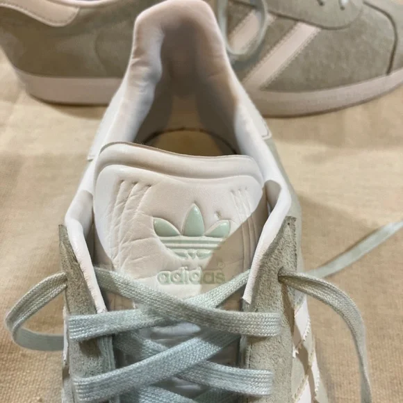 Adidas suede light green Gazelle